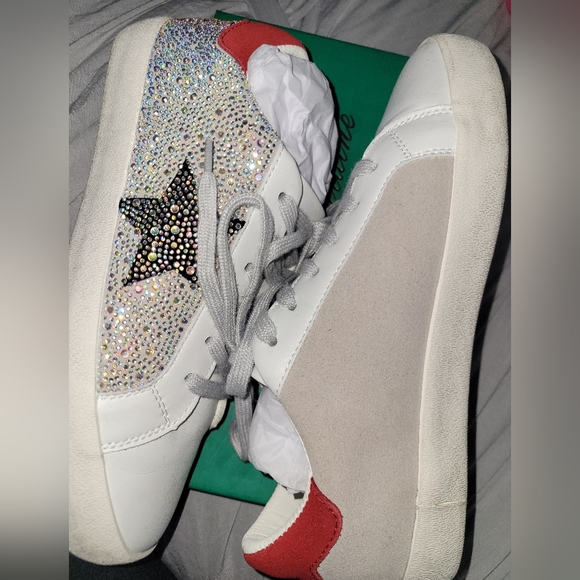 Sneakers - Picture 3 of 6